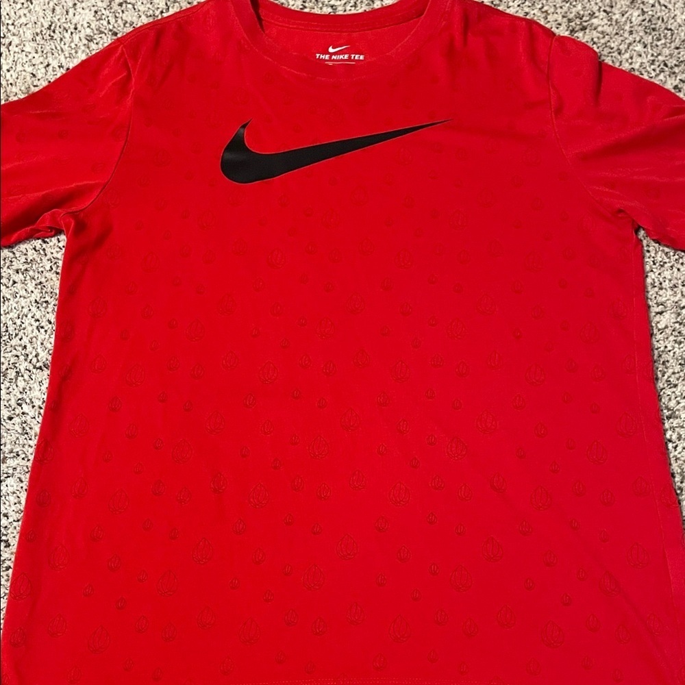 Nike Men's Red basketball short sleeve shirt size large